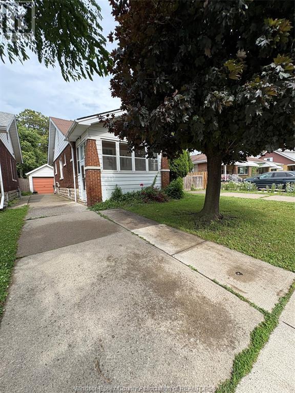 1002 Dawson, Windsor, Ontario  N8Y 4A4 - Photo 2 - 25015458