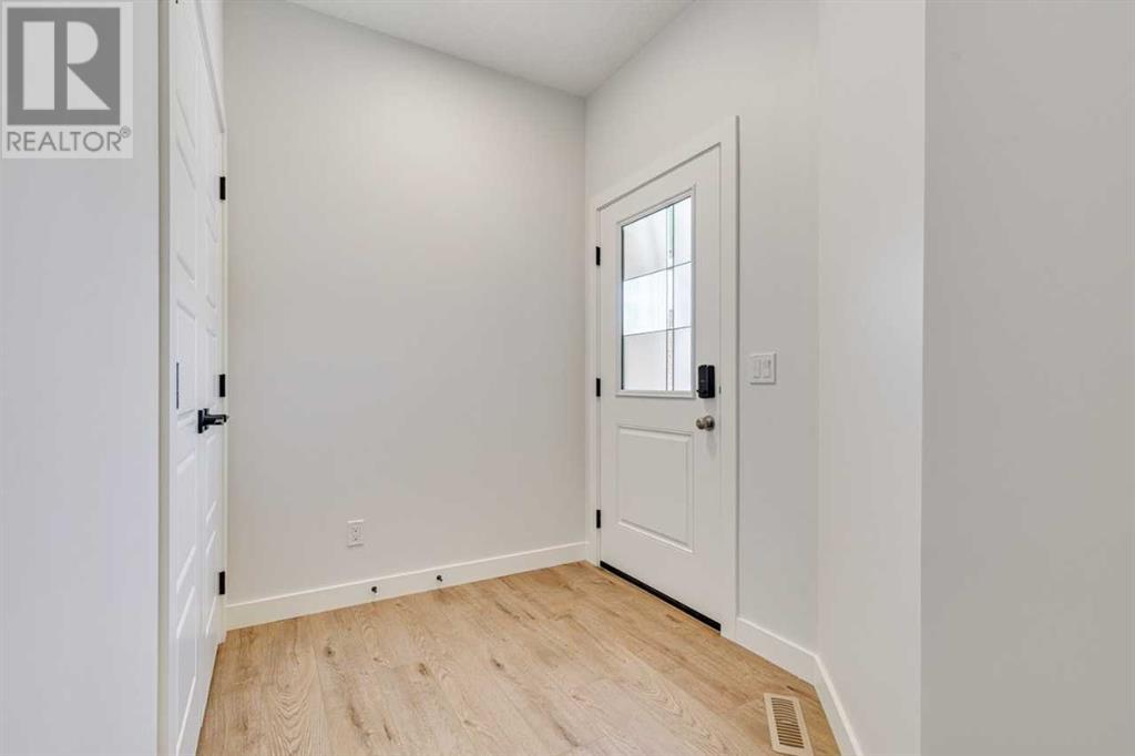 Property at 350 Hotchkiss Manor SE image 3