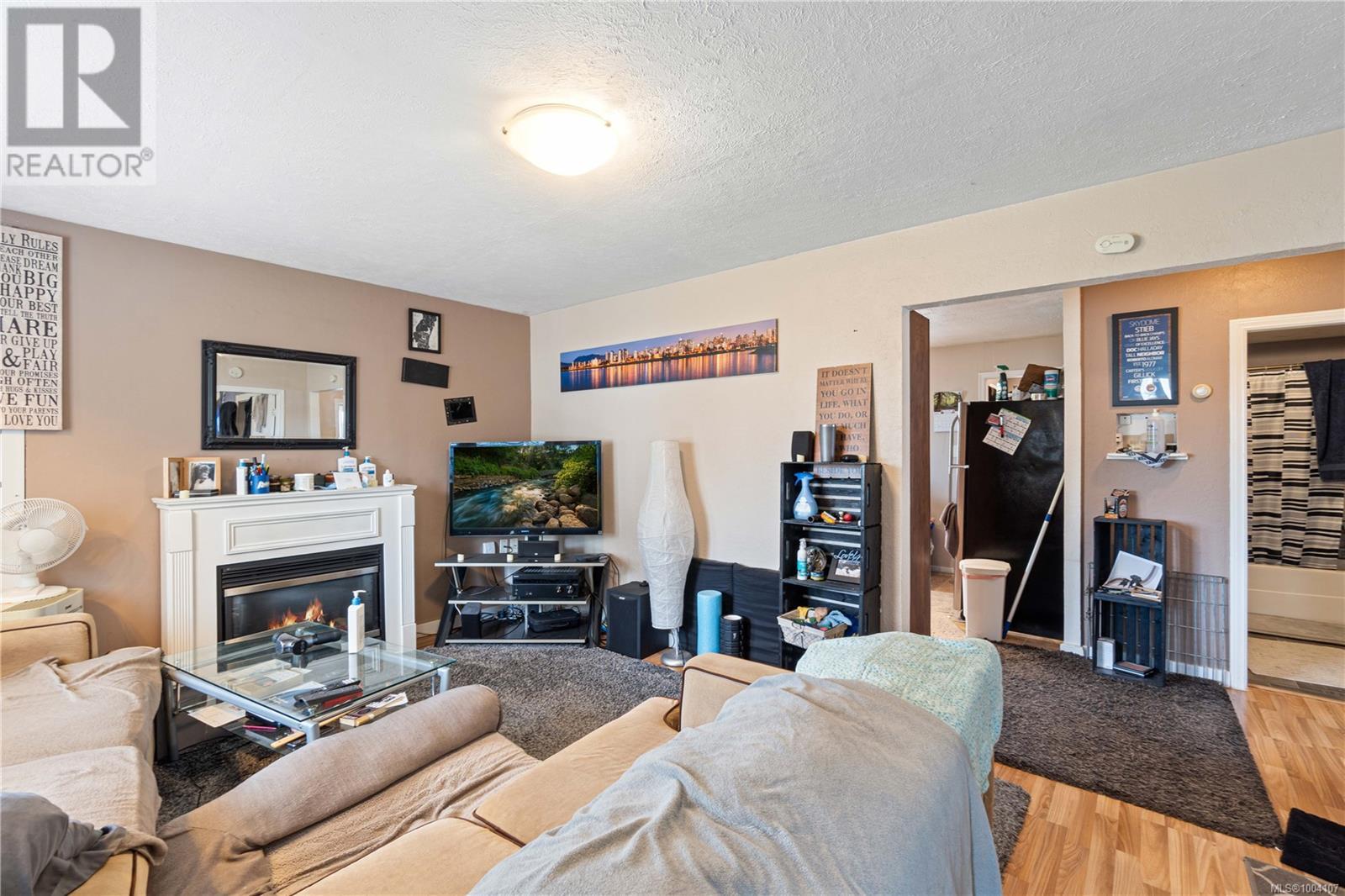 Property at 931 Dufferin St image 5