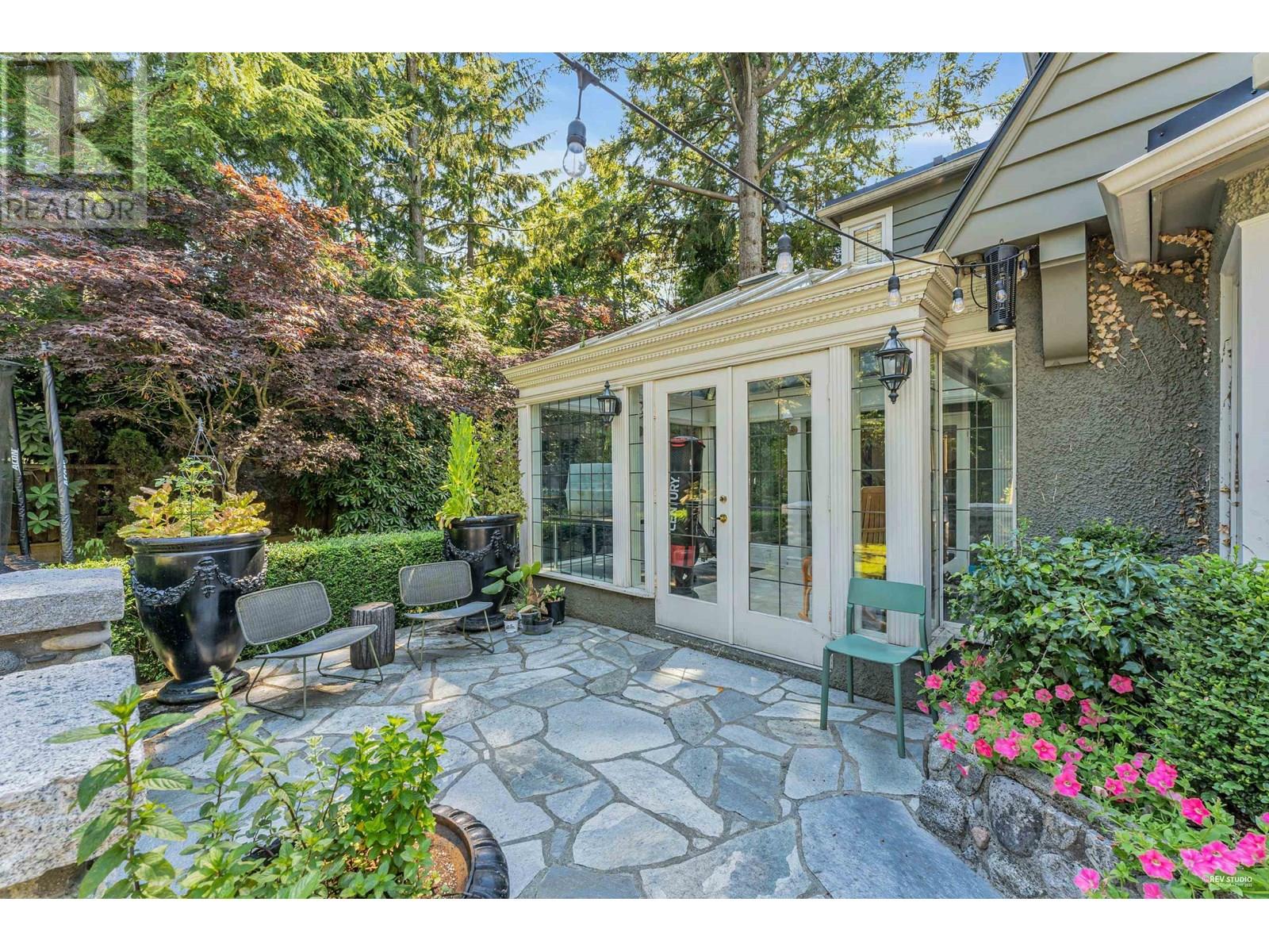 Property at 5550 SOMERSET CRESCENT image 5