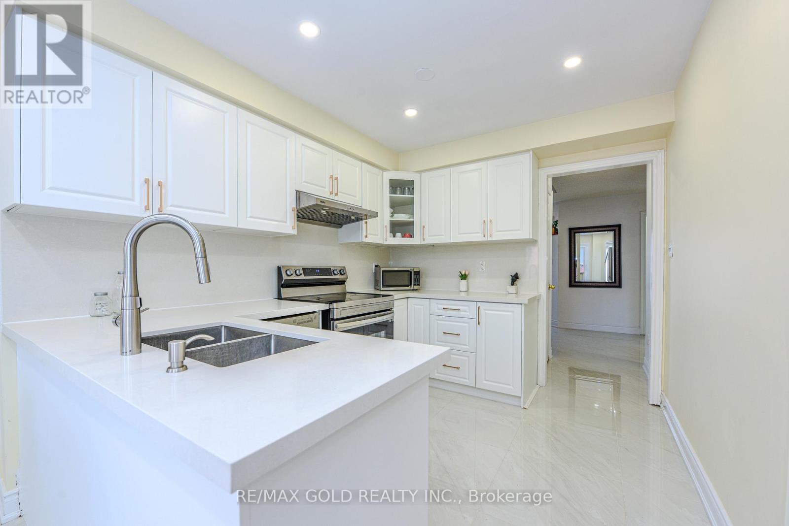 6828 Gracefield Drive, Mississauga (Lisgar), Ontario  L5N 6T6 - Photo 7 - W12196948