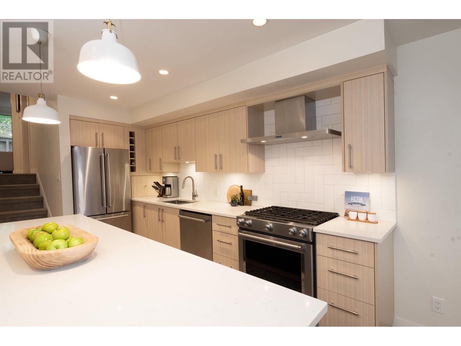 Property at 712 MILLYARD image 5