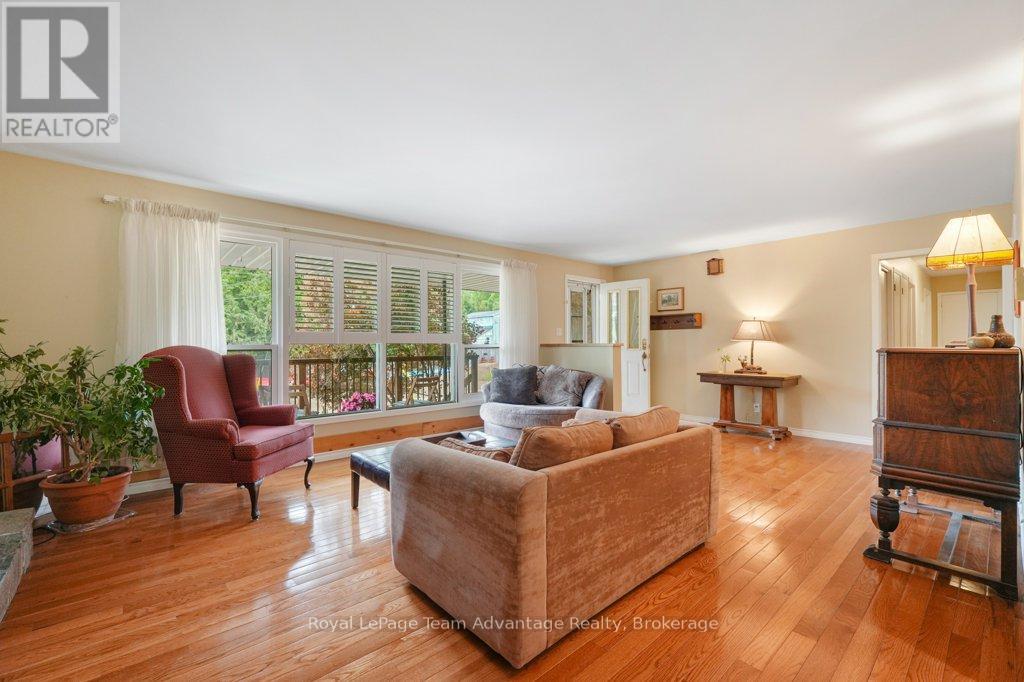 1 Victoria Avenue, Parry Sound, Ontario  P2A 2B9 - Photo 15 - X12233147