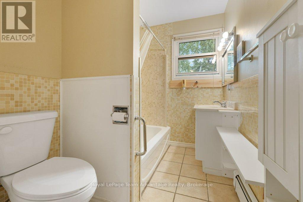 1 Victoria Avenue, Parry Sound, Ontario  P2A 2B9 - Photo 23 - X12233147