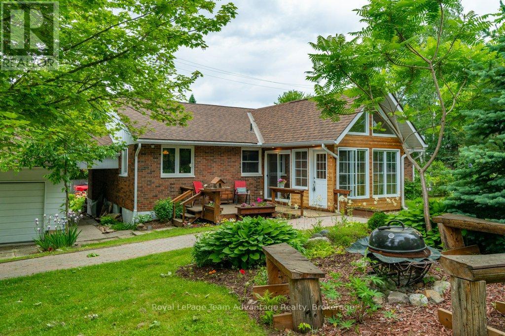 1 Victoria Avenue, Parry Sound, Ontario  P2A 2B9 - Photo 2 - X12233147