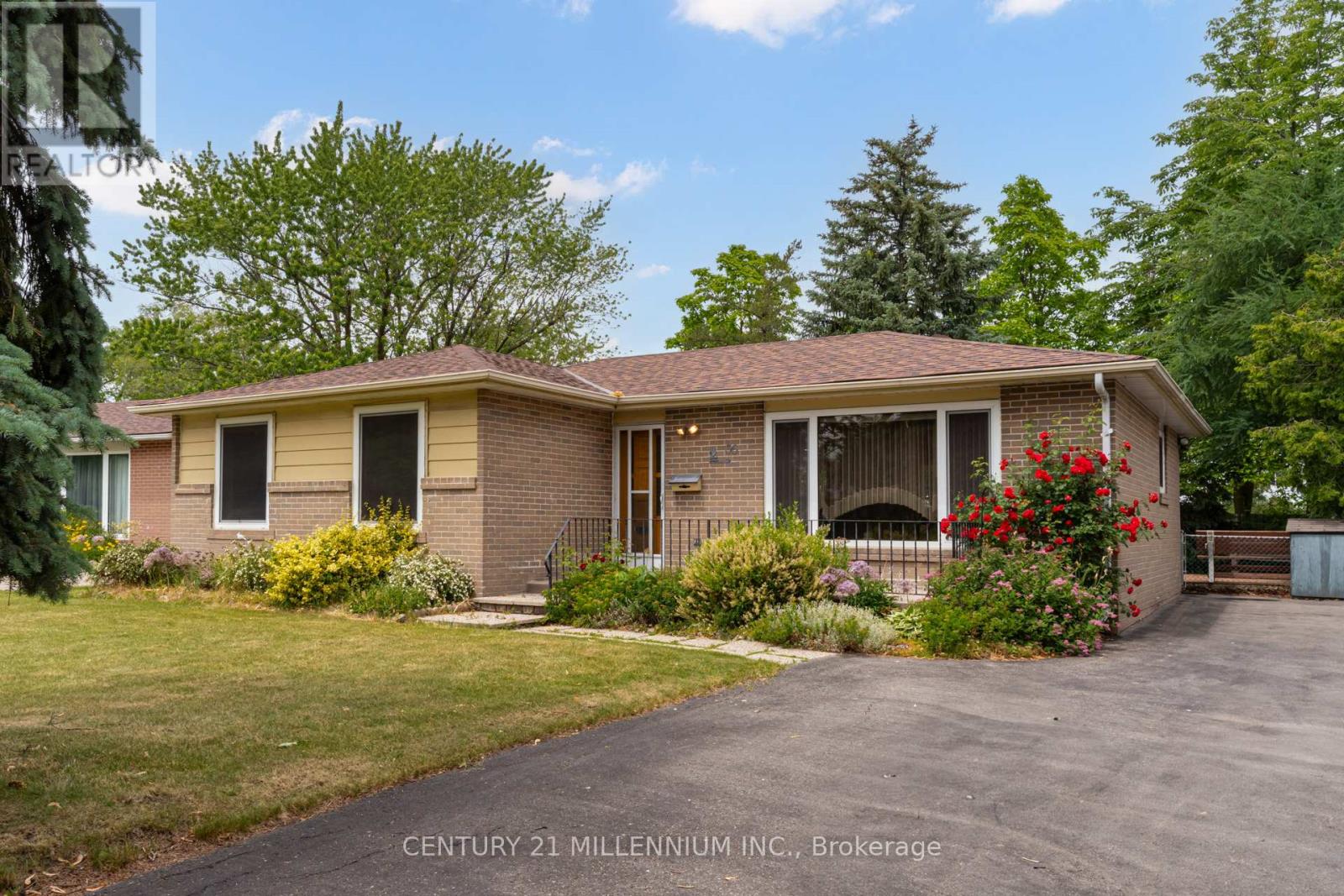 Property at 36 DUNBLAINE CRESCENT image 2