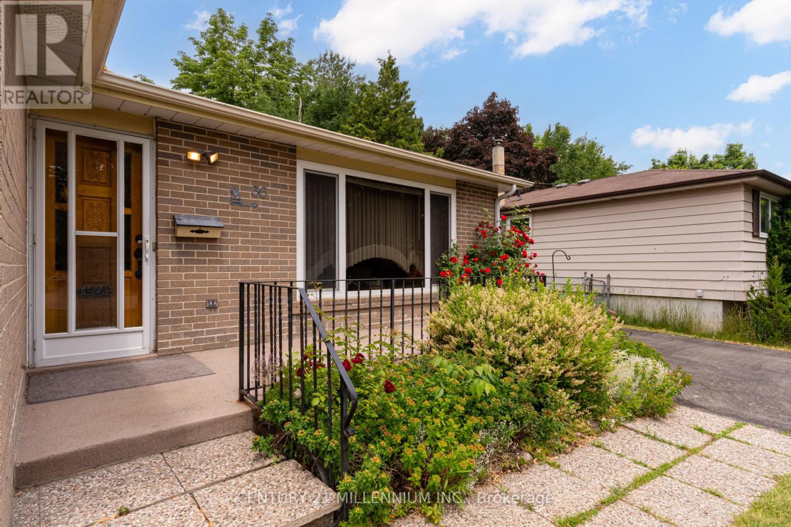 Property at 36 DUNBLAINE CRESCENT image 3