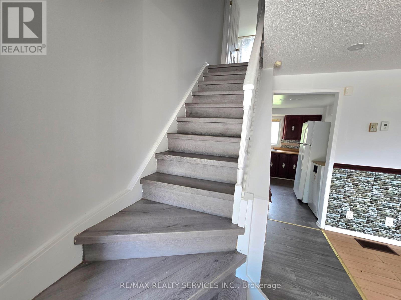 441 Parkview Crescent, Cambridge, Ontario  N3H 4Y3 - Photo 3 - X12233971