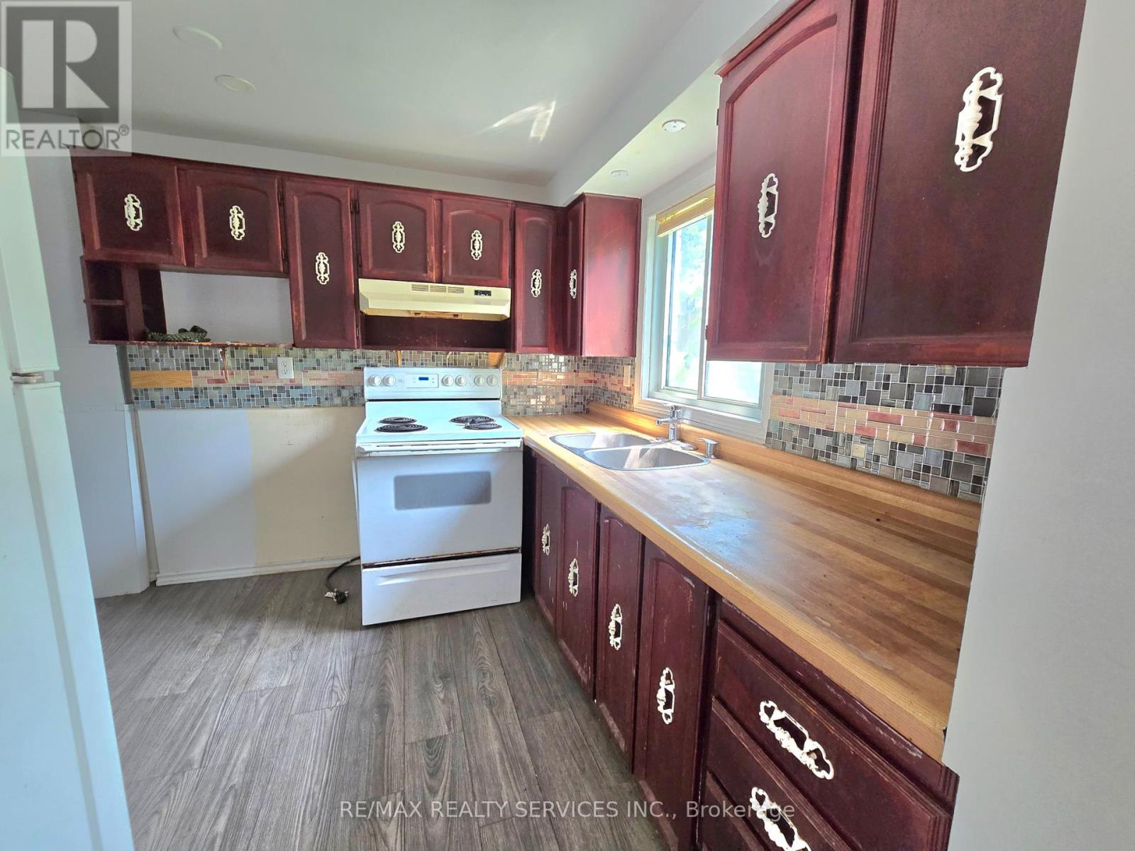 441 Parkview Crescent, Cambridge, Ontario  N3H 4Y3 - Photo 4 - X12233971