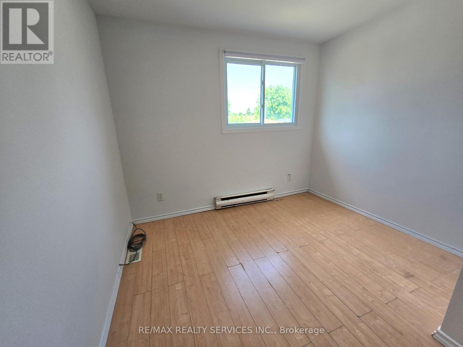 441 Parkview Crescent, Cambridge, Ontario  N3H 4Y3 - Photo 8 - X12233971