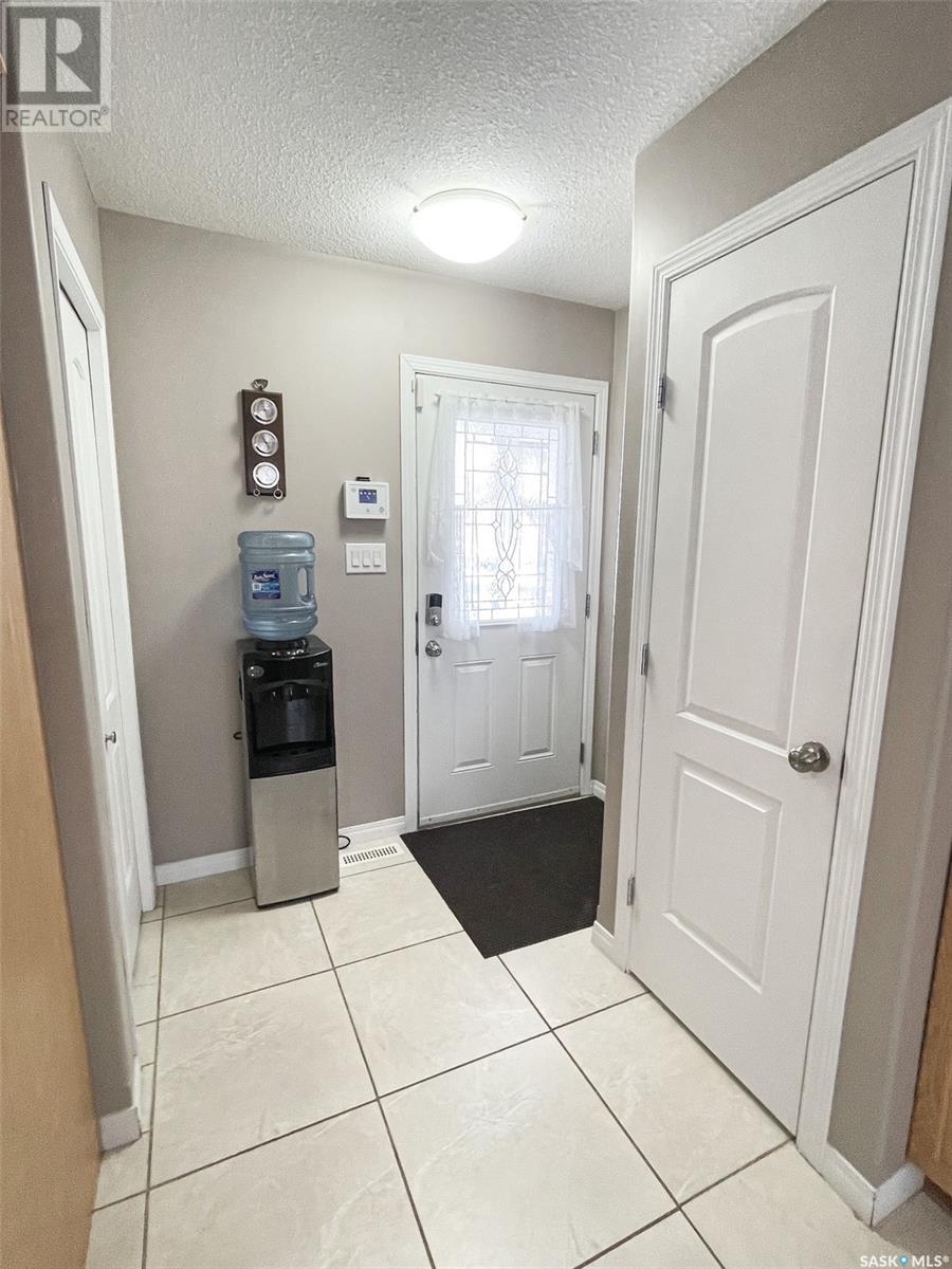 7 Fairway Court, Meadow Lake, Saskatchewan S9X 1Z9 - Photo 2 - SK010144