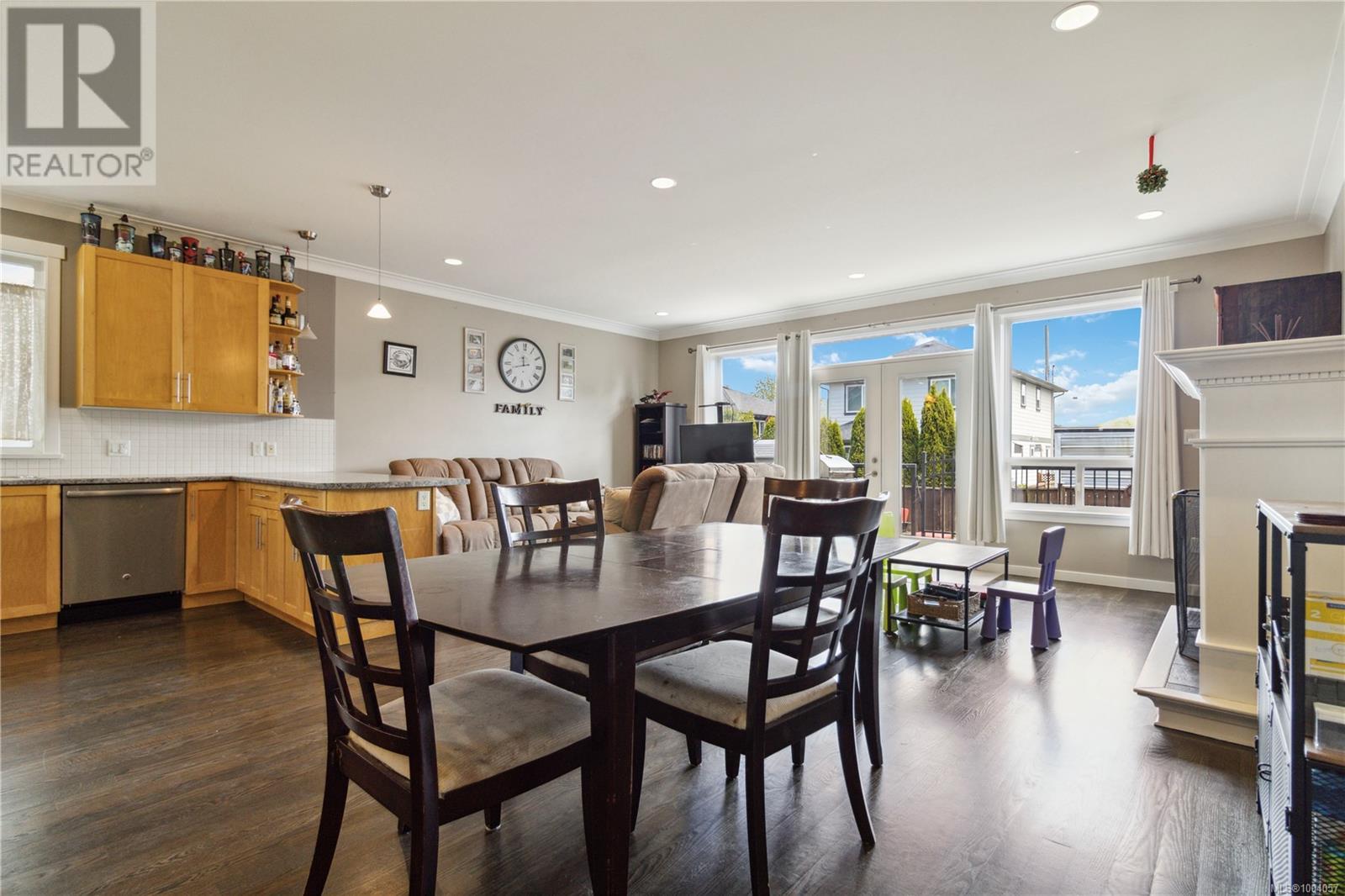 Property at 2073 Dover St image 4