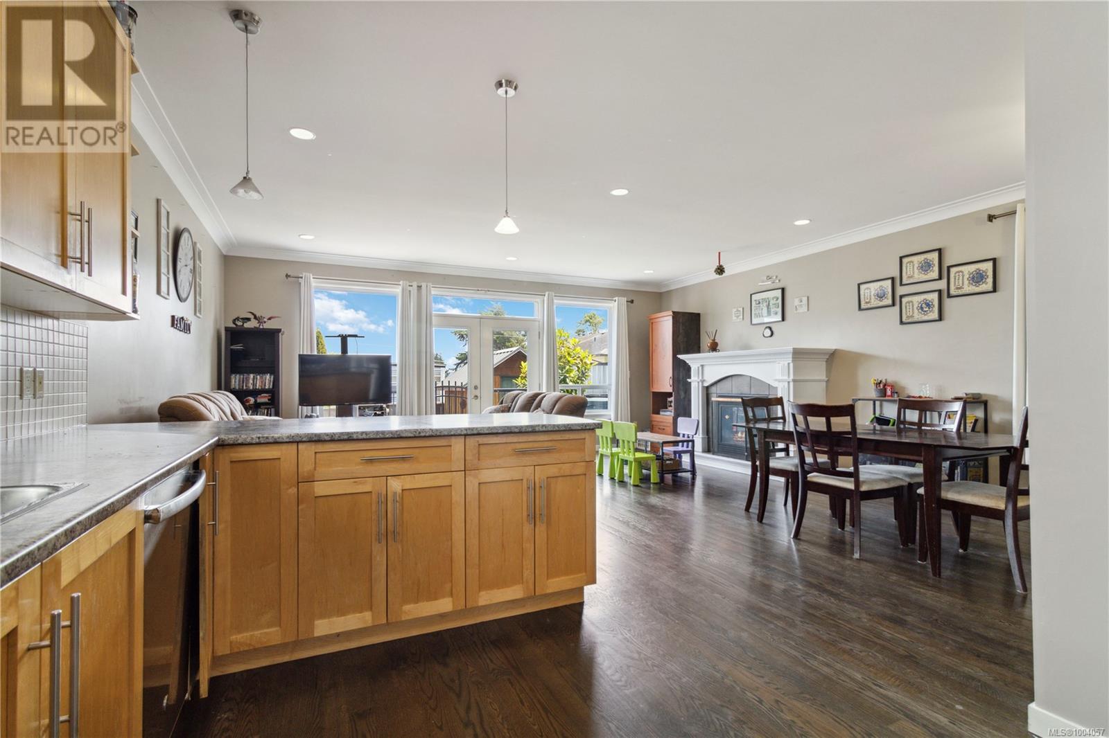 Property at 2073 Dover St image 5