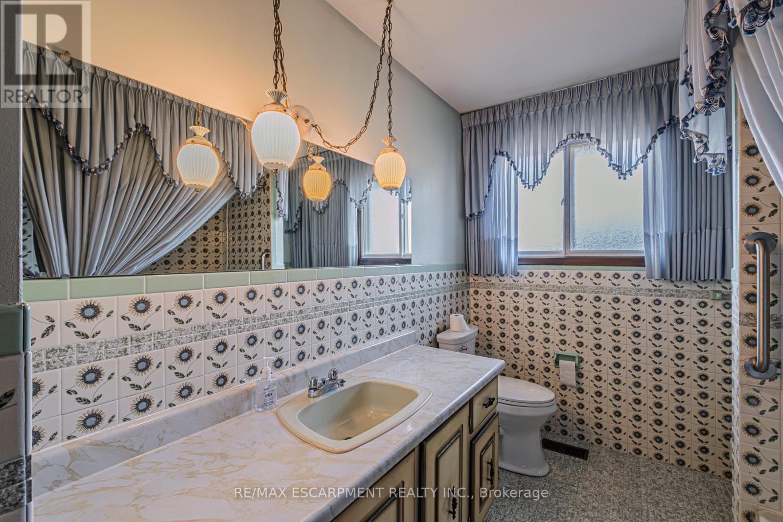 20 Harvard Place, Hamilton (Falkirk), Ontario  L9B 1S2 - Photo 15 - X12234029