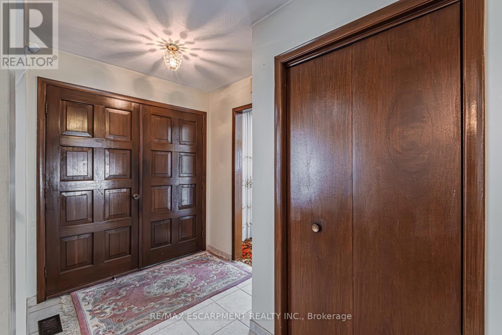 Property at 20 HARVARD PLACE image 4