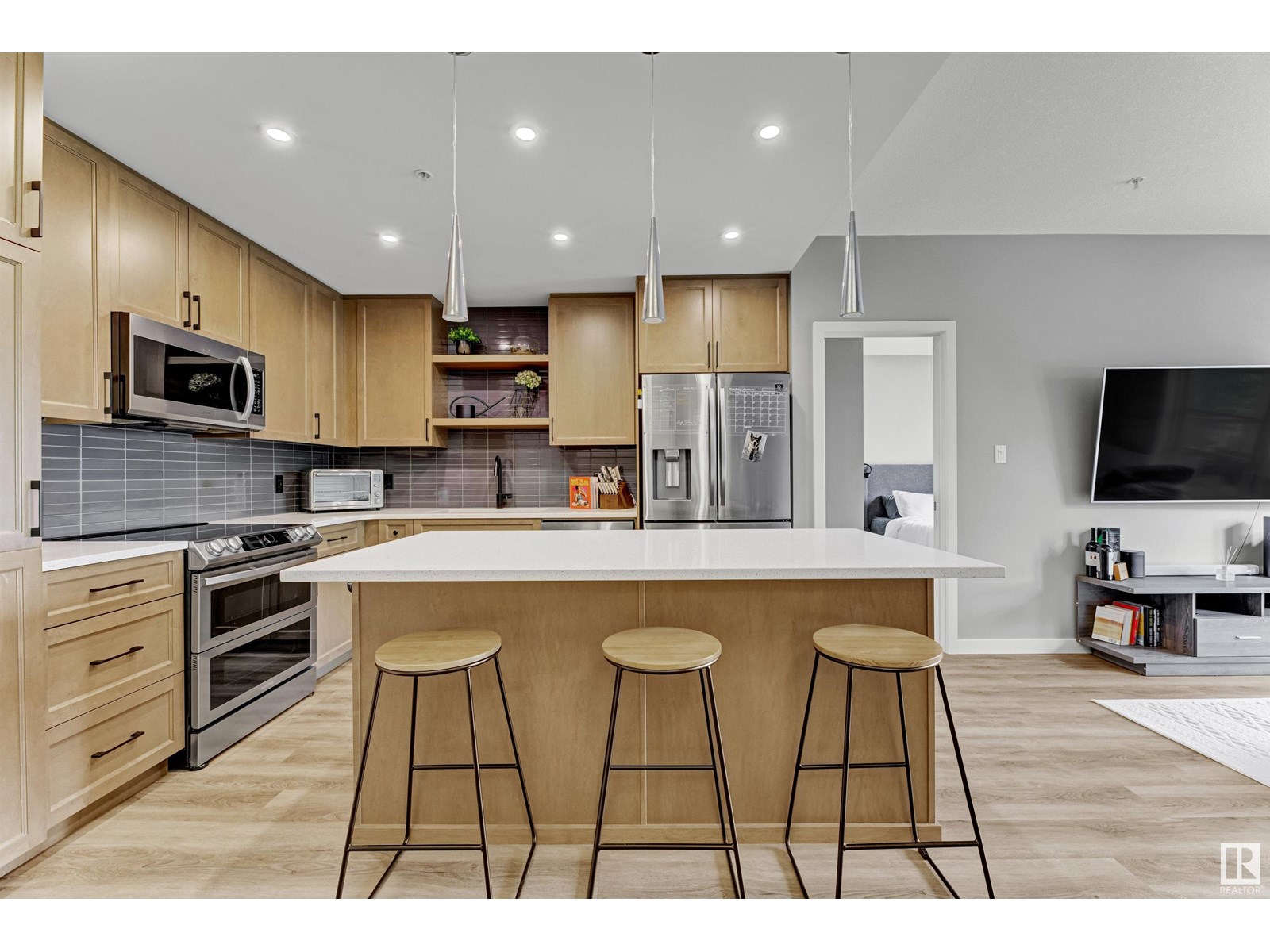 Property at #226 1154 ADAMSON DR SW image 5