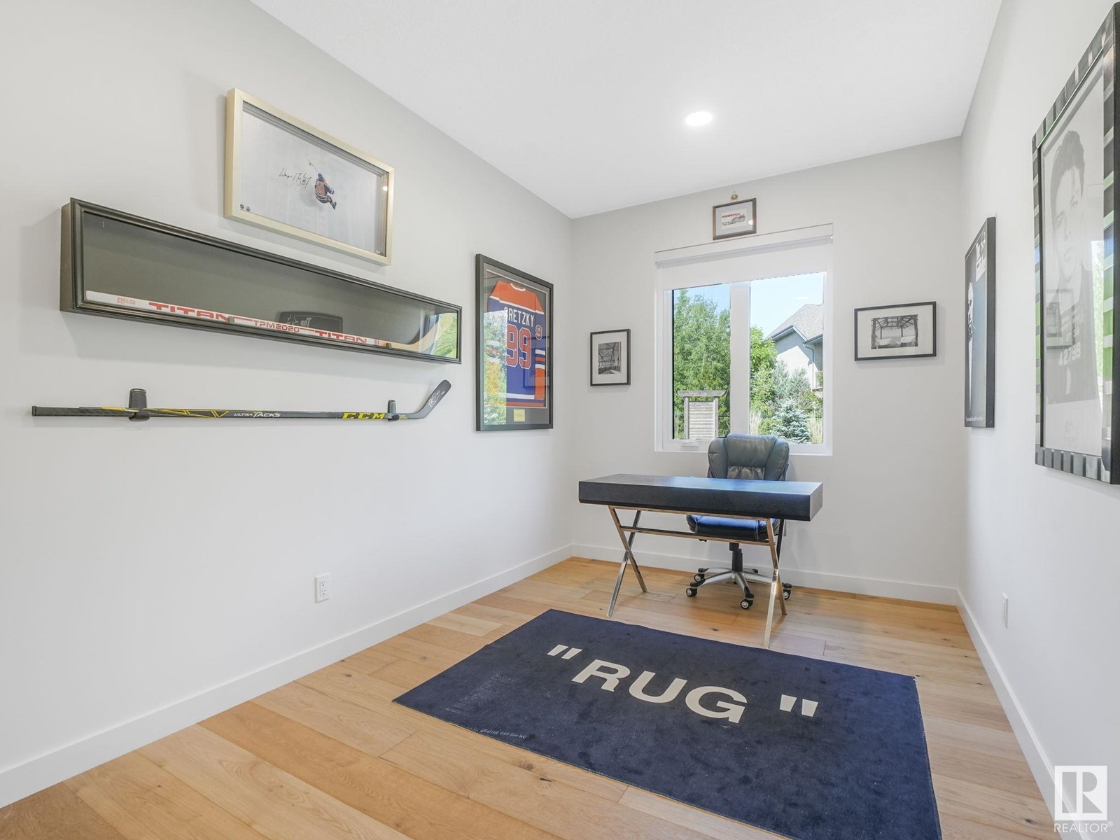Property at 42 LADEROUTE PL image 1