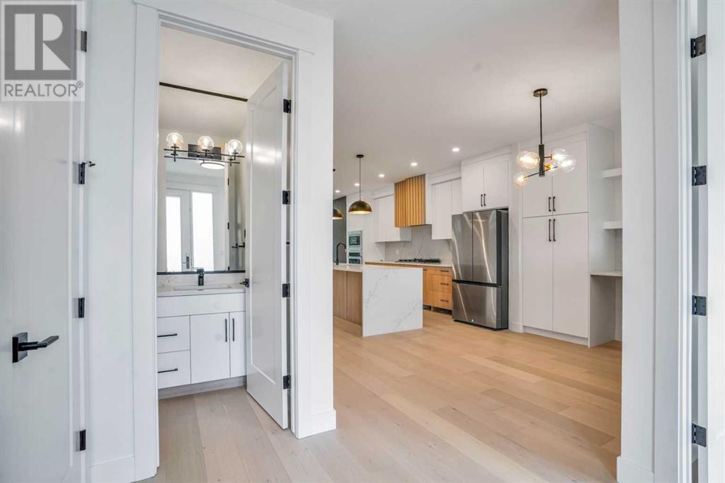 Property at 415 37 Avenue NW image 3