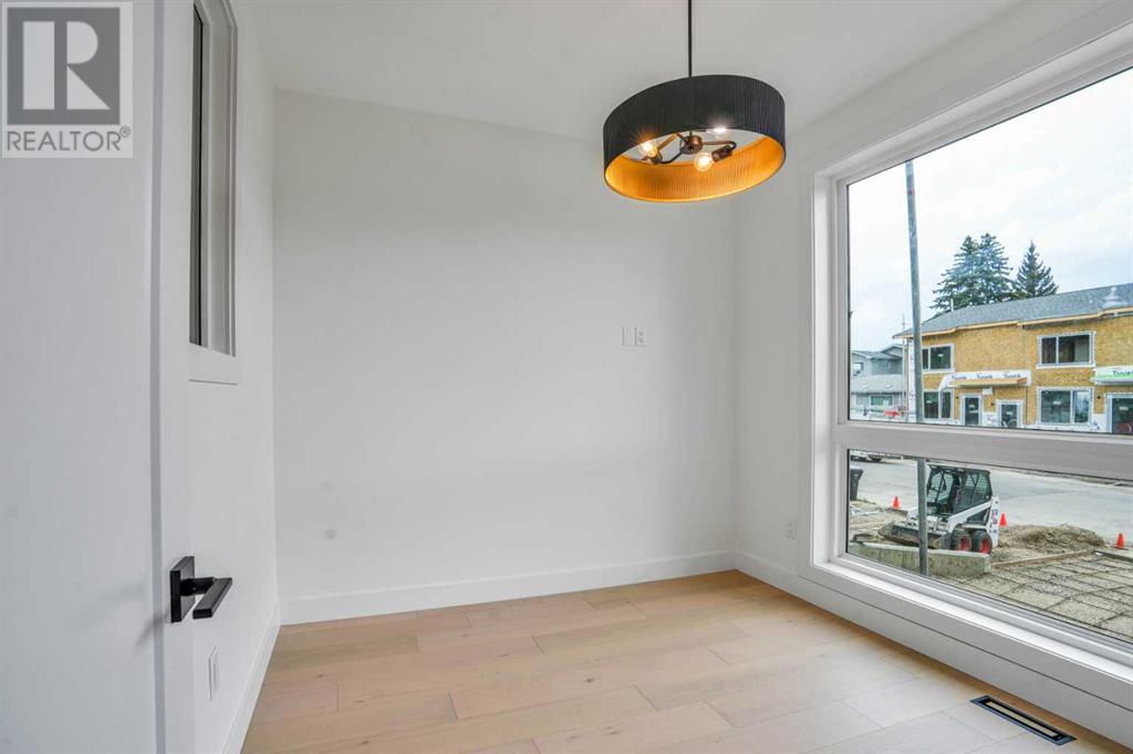 Property at 415 37 Avenue NW image 4