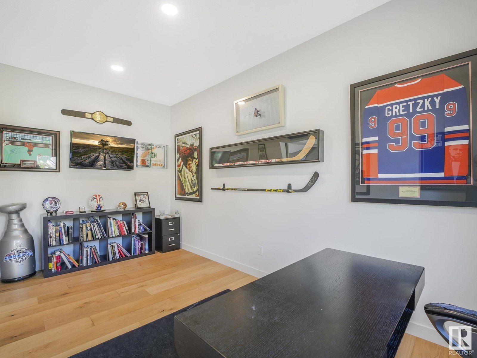 Property at 42 LADEROUTE PL image 2
