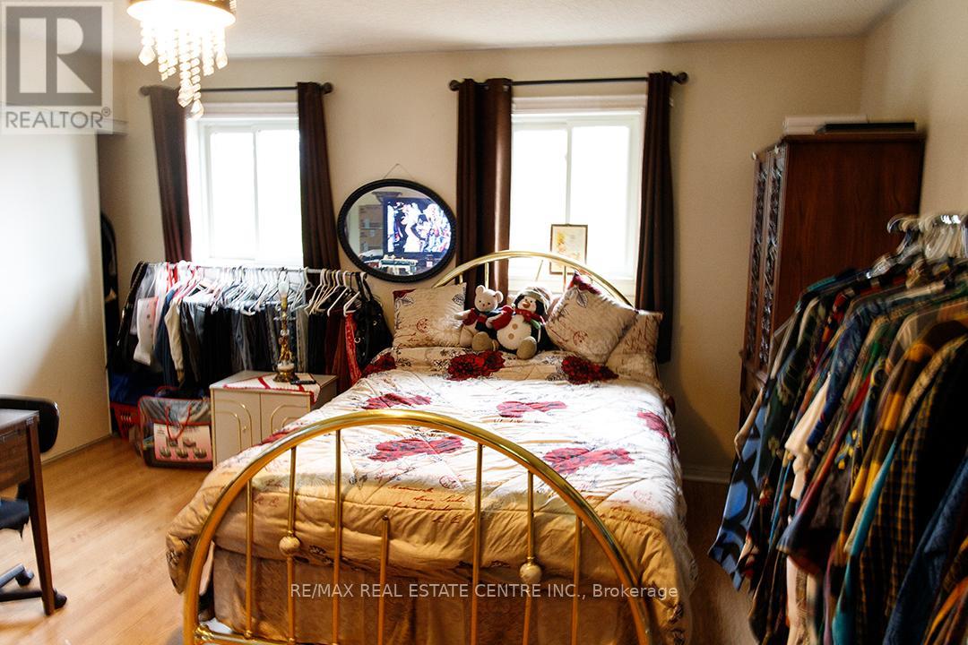 133 Saddletree Trail, Brampton, Ontario  L6X 4M9 - Photo 5 - W12156632