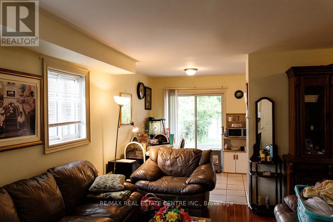 Property at 133 SADDLETREE TRAIL image 5