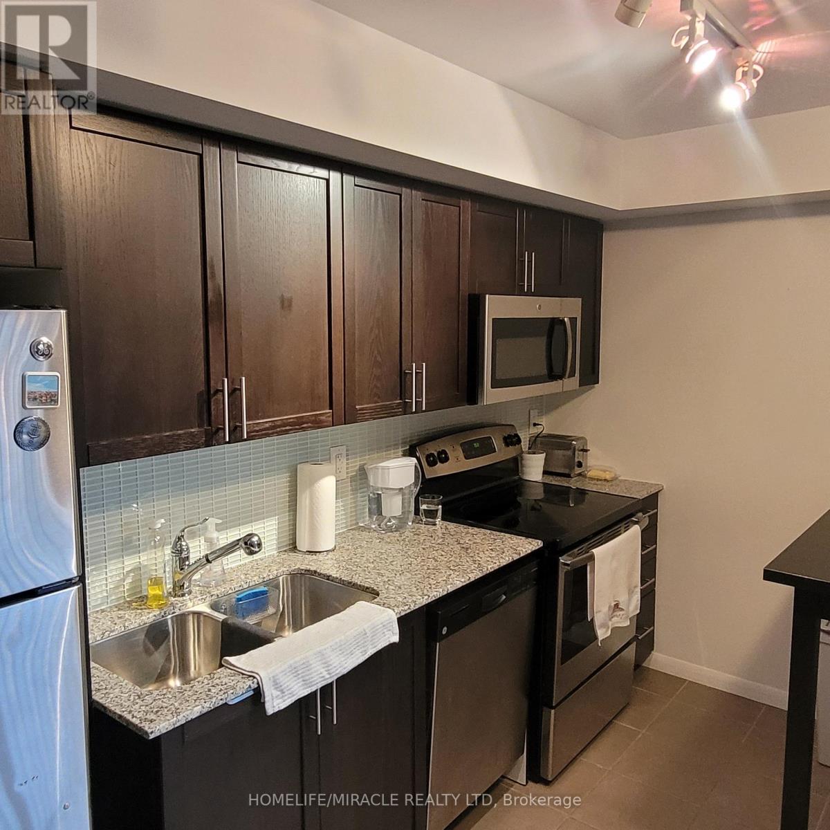 Property at 529 - 830 LAWRENCE AVENUE W image 3