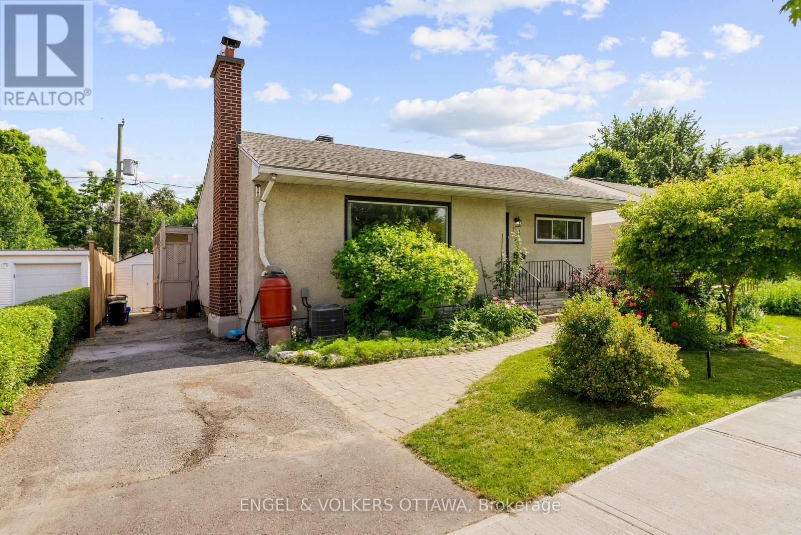Property at 960 CHAPMAN BOULEVARD image 1