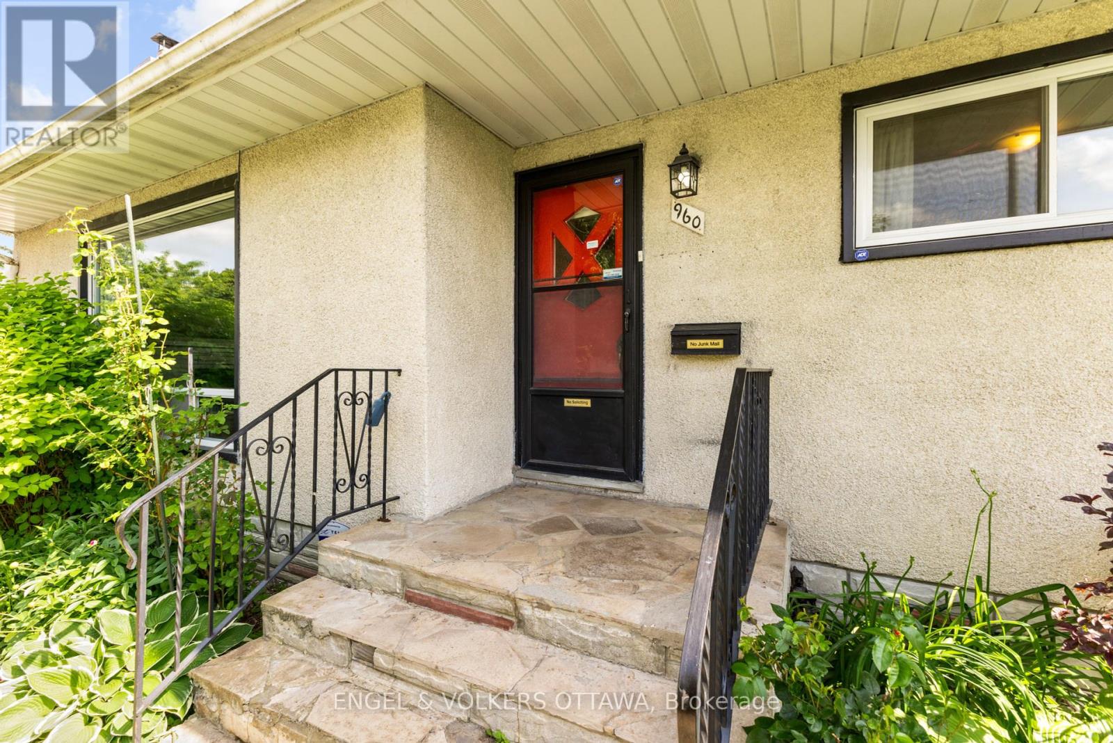 Property at 960 CHAPMAN BOULEVARD image 4