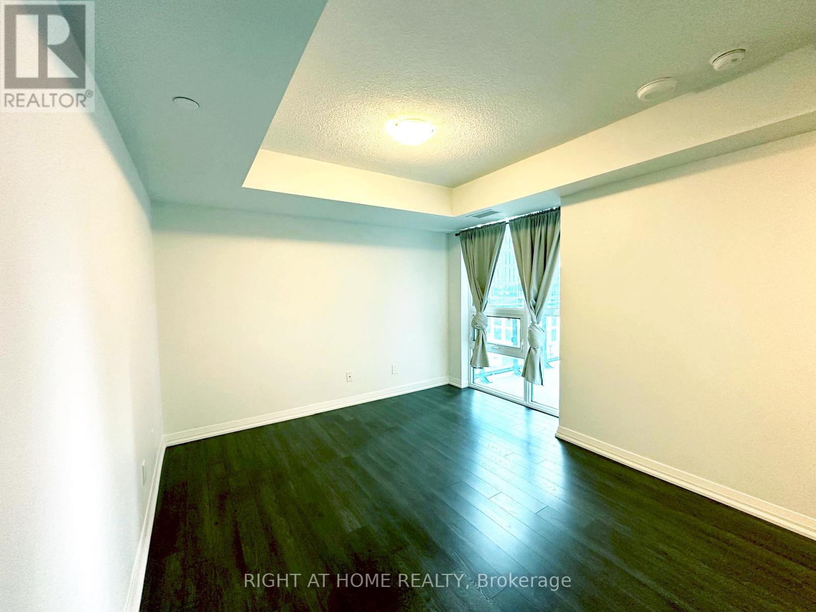 Property at 501 - 30 MEADOWGLEN PLACE image 5