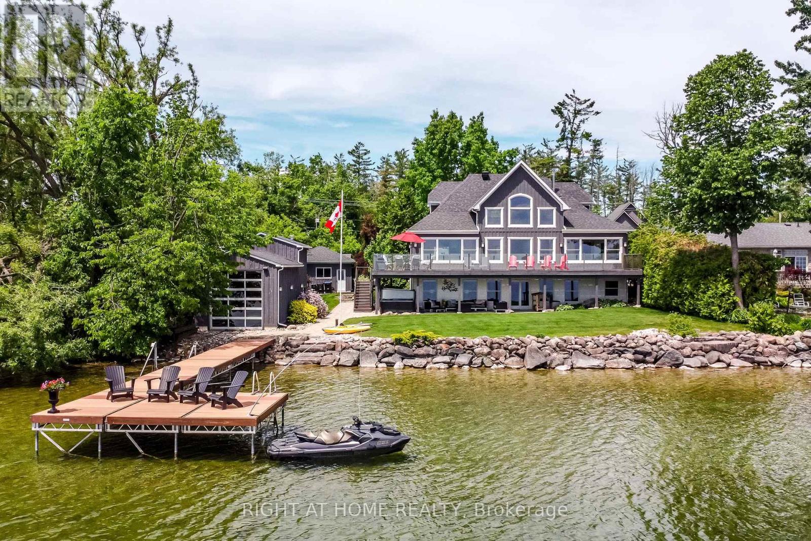 21 Lakeshore Road E, Oro-Medonte, Ontario  L0L 2E0 - Photo 1 - S12234192