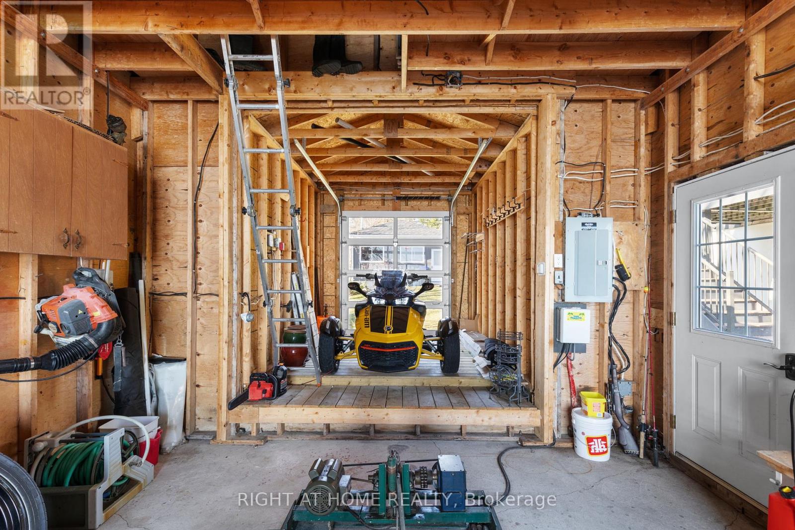 21 Lakeshore Road E, Oro-Medonte, Ontario  L0L 2E0 - Photo 15 - S12234192