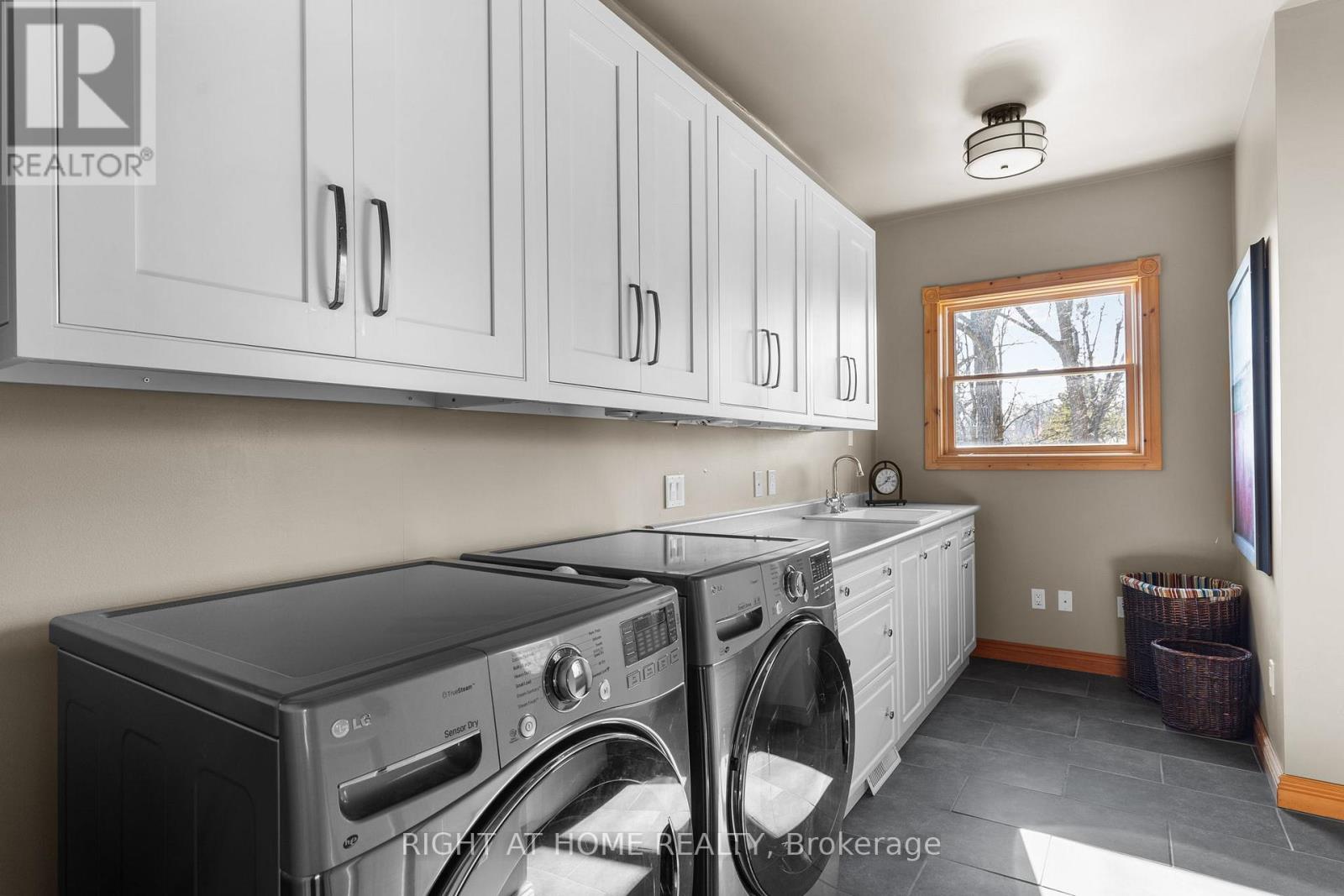 21 Lakeshore Road E, Oro-Medonte, Ontario  L0L 2E0 - Photo 19 - S12234192