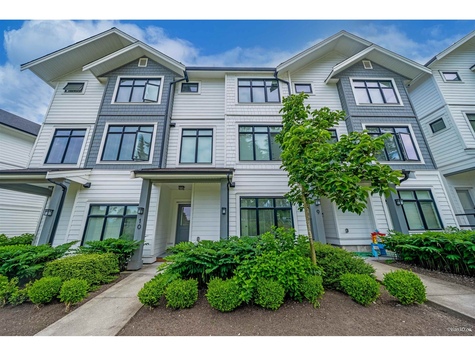 Property at 10 17557 100 AVENUE image 1