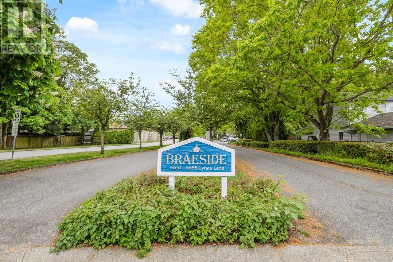 Property at 204 6651 LYNAS LANE image 1