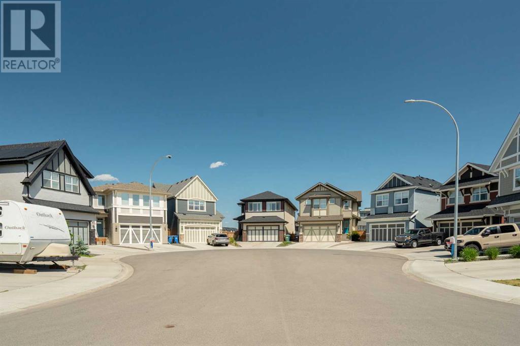 Property at 28 Masters Bay SE image 2
