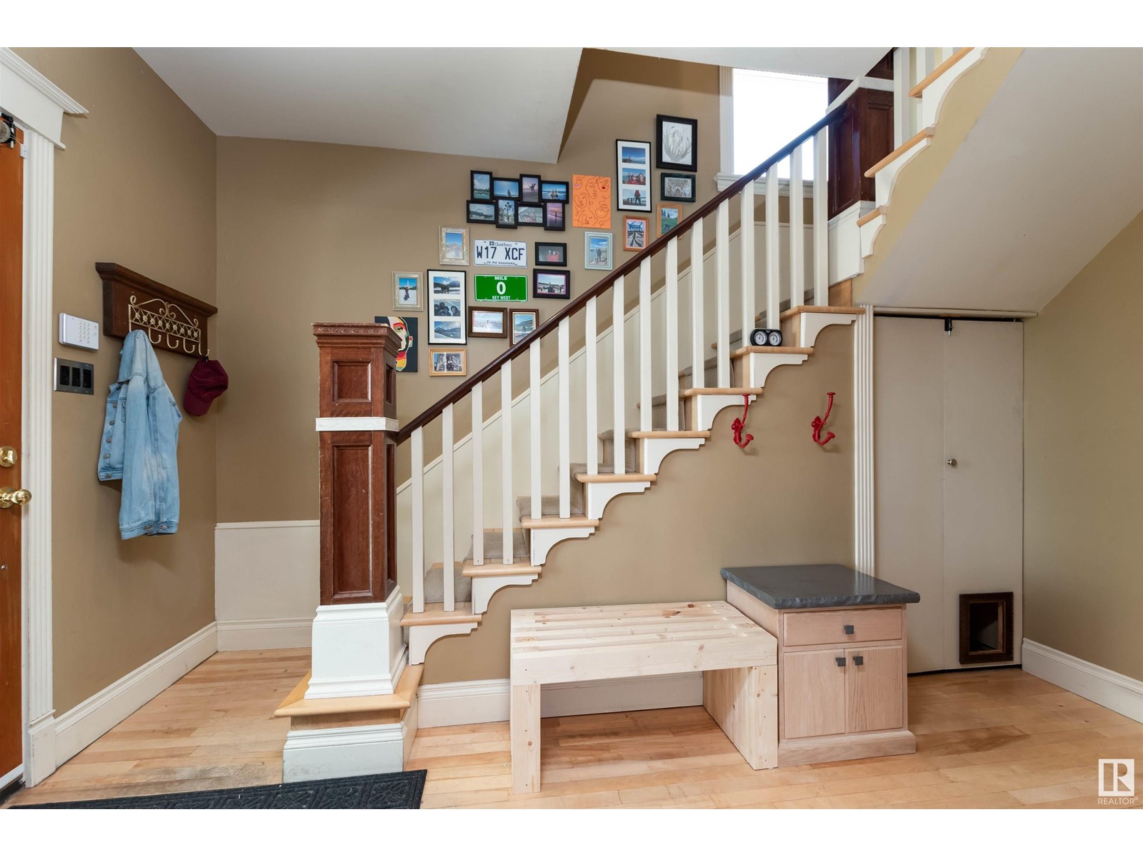 Property at 12109 45 ST NW image 4