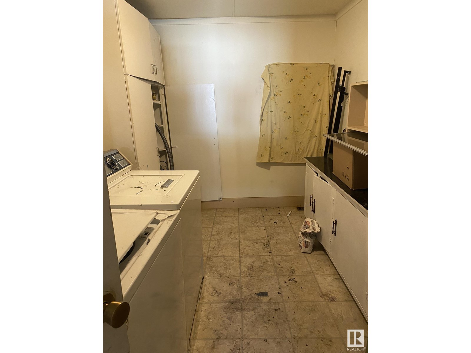Property at 15913 100A AV NW image 4