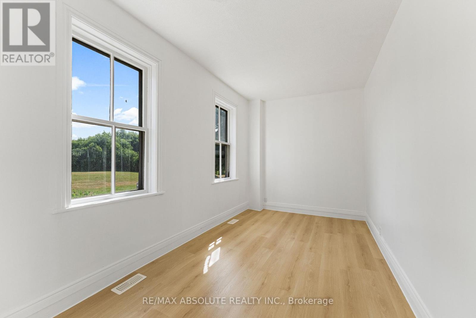 202 Bell Street, Arnprior, Ontario  K7S 2R4 - Photo 7 - X12234285
