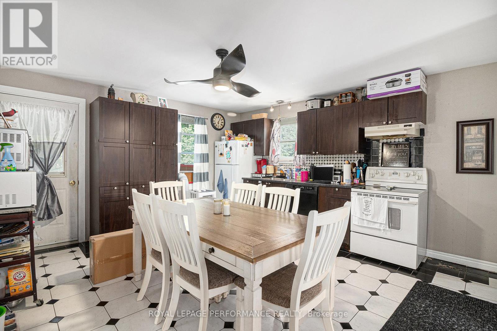 656 St Felix Street, Cornwall, Ontario  K6H 5B6 - Photo 9 - X12234295