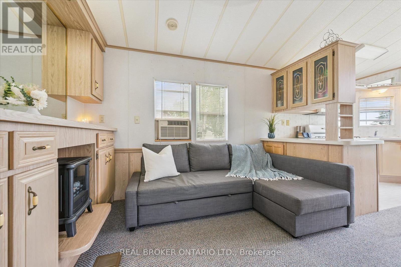 2 Elm Place, Centre Wellington, Ontario  N1M 2W5 - Photo 7 - X12234352