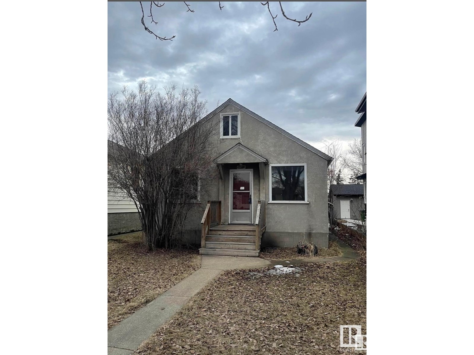 Property at 12239 101 ST NW image 2