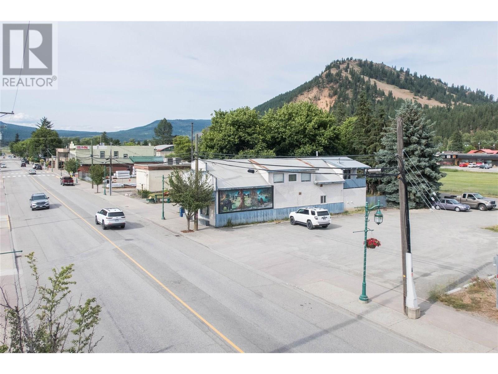 2037 Shuswap Avenue, Lumby, British Columbia  V0E 2G0 - Photo 4 - 10335273