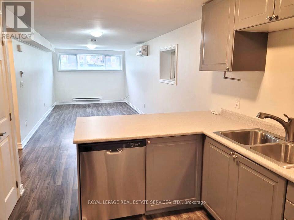 11 Dennis Avenue, Toronto, Ontario  M6N 2T7 - Photo 8 - W12162812