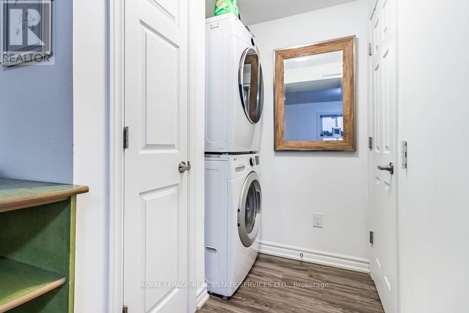 11 Dennis Avenue, Toronto, Ontario  M6N 2T7 - Photo 13 - W12162812