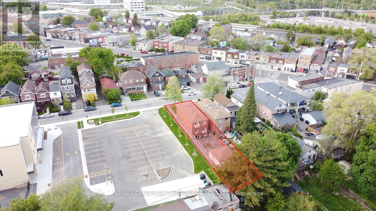11 Dennis Avenue, Toronto, Ontario  M6N 2T7 - Photo 15 - W12162812