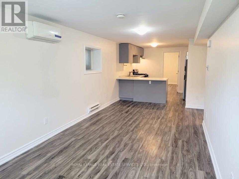 11 Dennis Avenue, Toronto, Ontario  M6N 2T7 - Photo 10 - W12162808