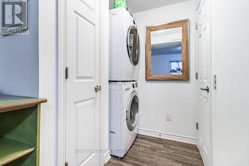 11 Dennis Avenue, Toronto, Ontario  M6N 2T7 - Photo 13 - W12162808