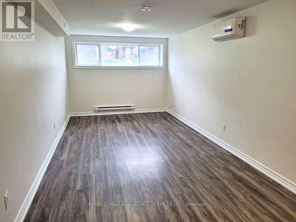 11 Dennis Avenue, Toronto, Ontario  M6N 2T7 - Photo 9 - W12162808