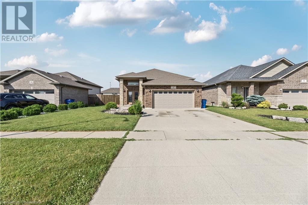 47 Molengraaf Way, Chatham, Ontario  N7M 0A1 - Photo 2 - 40742619